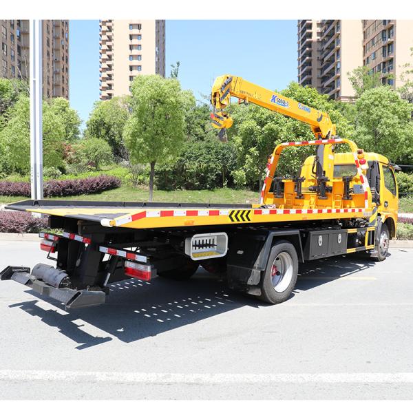 Customized 4X2 Dongfeng Brand Flatbed Tow Wrecker Truck 130HP 4.2 Meters Flatbed Body With 8 Tons Crane