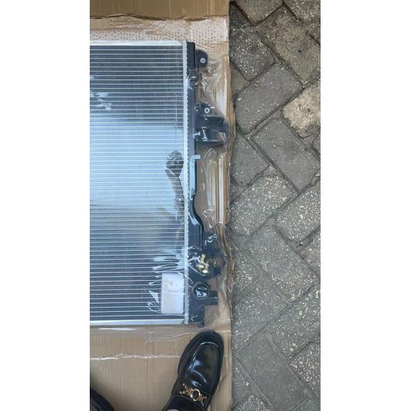 Land Cruiser 150 Automatic AT Cooling Radiator 16400-30300 For Toyota Prado 3.0 TDI