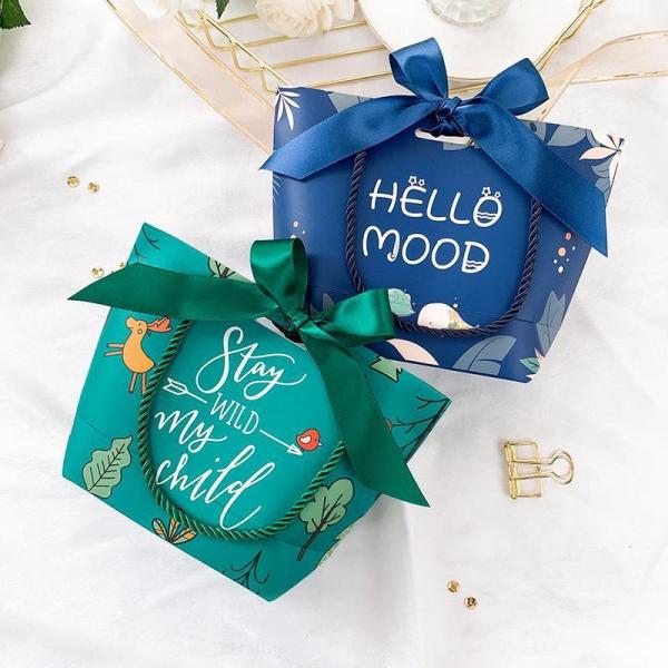 Buy Recycled Paper Shopping Bags Customized Printing Paperboard Gift Packing Bags at wholesale prices