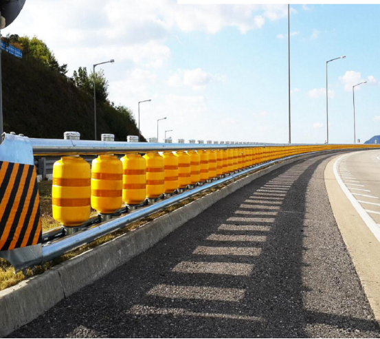 Highway Safety Yellow Plastic Roller Guardrail Road Barrier System 100kn/H