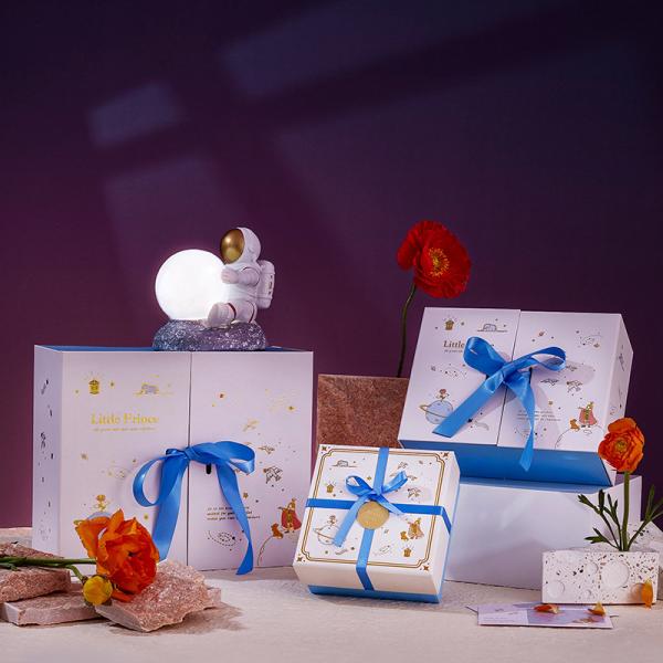 Custom Print Folding Clamshell Cardboard Birthday Gift Packaging Box with UV Coating