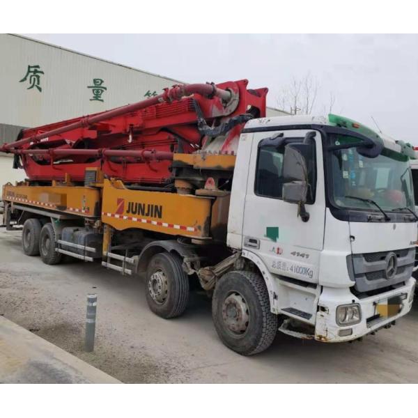 Red 2011 Junjin 52m on Benz. Euro III Used Concrete Pump Vibrating Amplitude 2.6mm