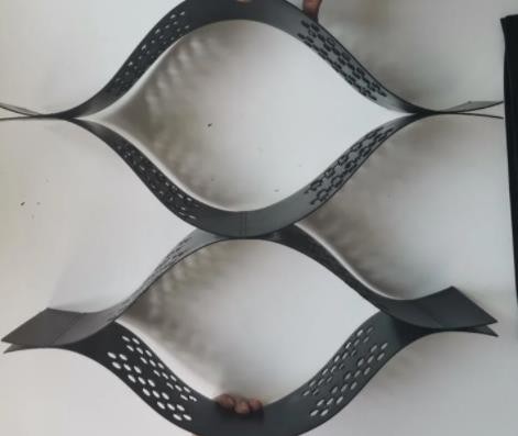 Buy 330 Lightweight Smooth Textured Slope Protection Geocell Customized at wholesale prices