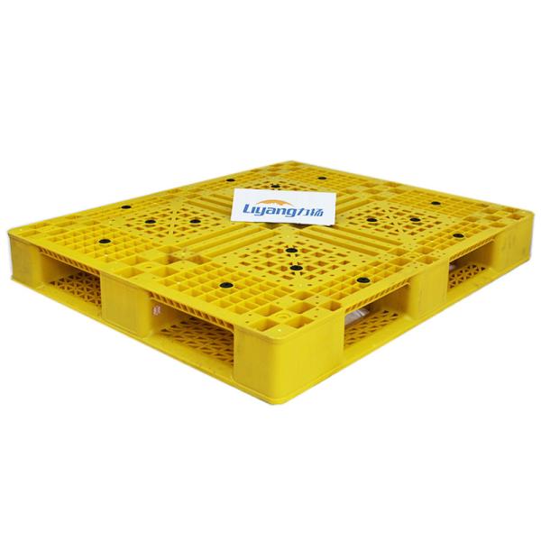 Buy Light HDPE PP Injection Moulded Plastic Pallets 1500x1500mm Yellow at wholesale prices