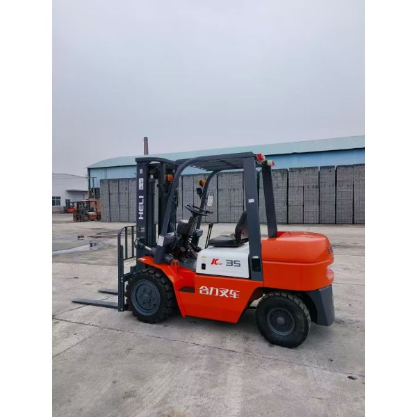 Used HELI K35 3.5-Ton Diesel Forklift in Red Three-stage Mast with Center Cylinder for Rigorous Logistics and Construction Sites