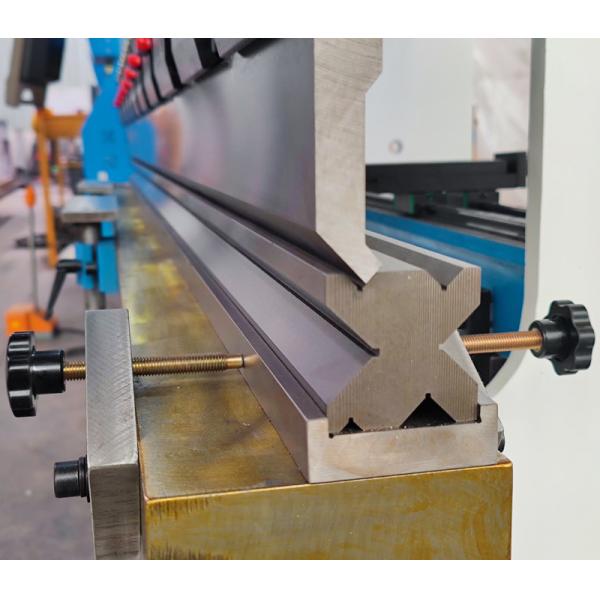 NC 40T2500MM Estun E21 Press Folding Brakes Cupboard Bender Press Brake To Latvia