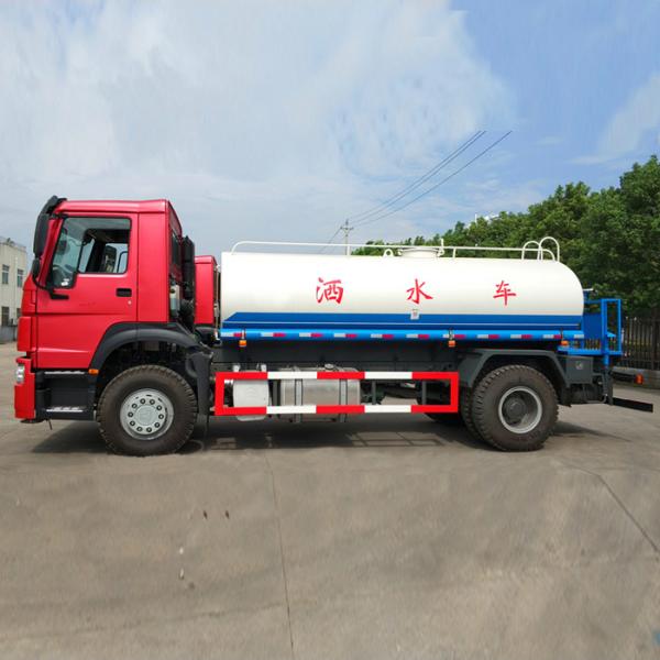 10000 Liters Fuel Oil Liquid Tanker Truck Howo 4x2 6 Wheels RHD / LHD