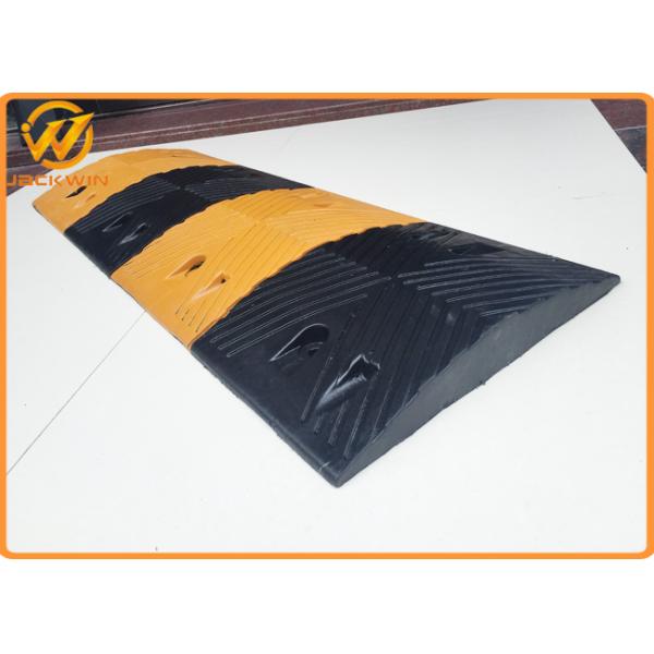 Concrete Road / Asphalt Speed Bump with 20 Ton High Weight Capacity 1000*350*50 mm 14.5 kg