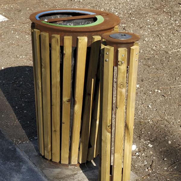Outdoor Wood Metal Trash Can Waste Recycle Bin Wholesale Plastic Trash Cans