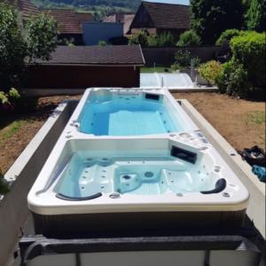 5.9 Meters Luxury Hydro Massage Outdoor Hot Tub And Swim Spa Combo