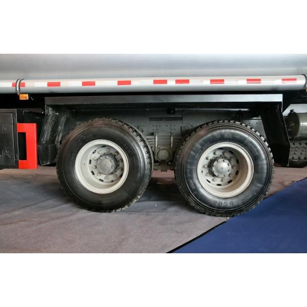 Heavy Oil Tanker Truck Sinotruck 20m3 Tanker Aluminum Alloy MAN Front Axle Flat Cab