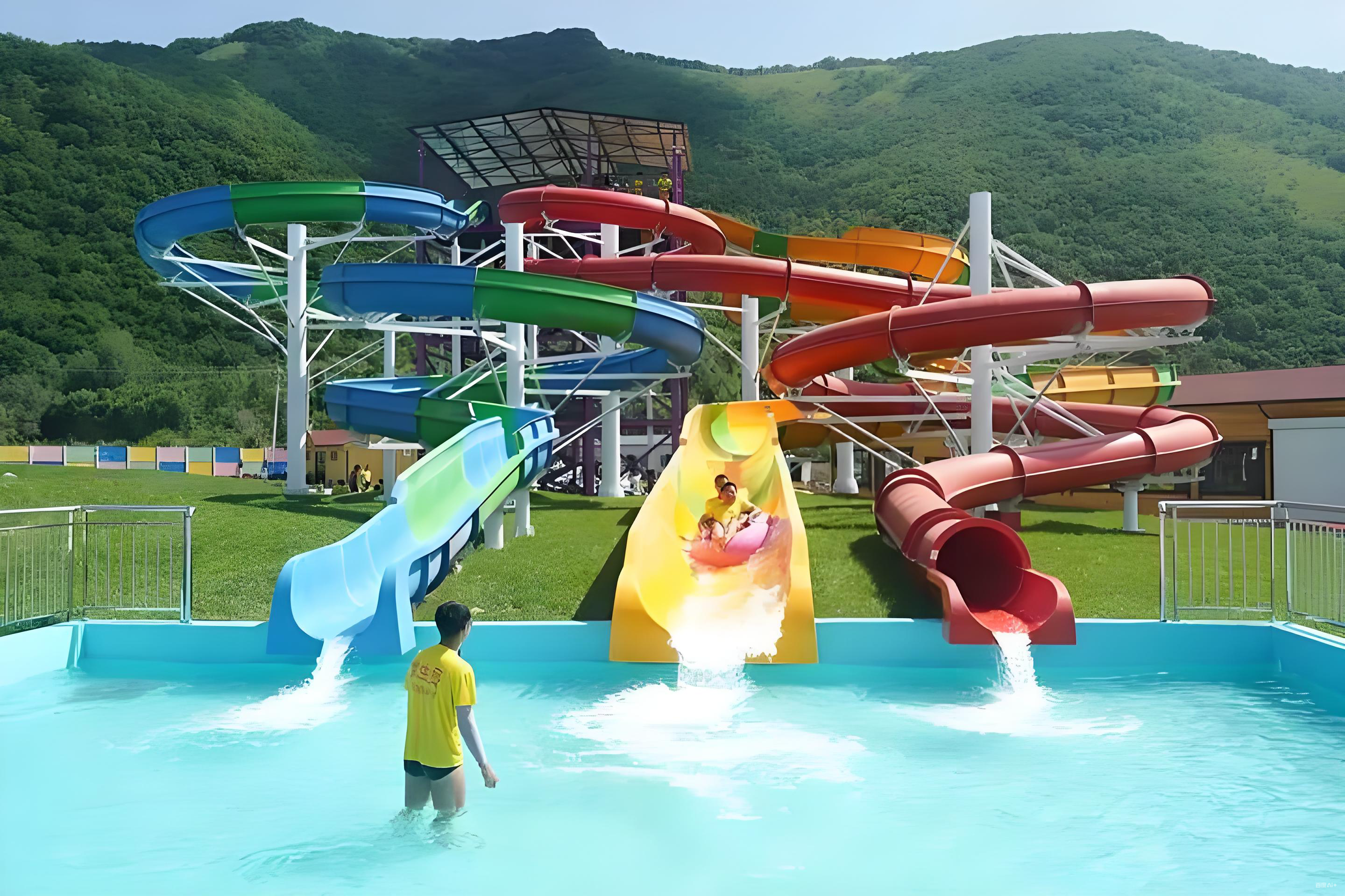 Custom Designed Fiberglass Slide Suitable For Various Swimming Pool Types With A