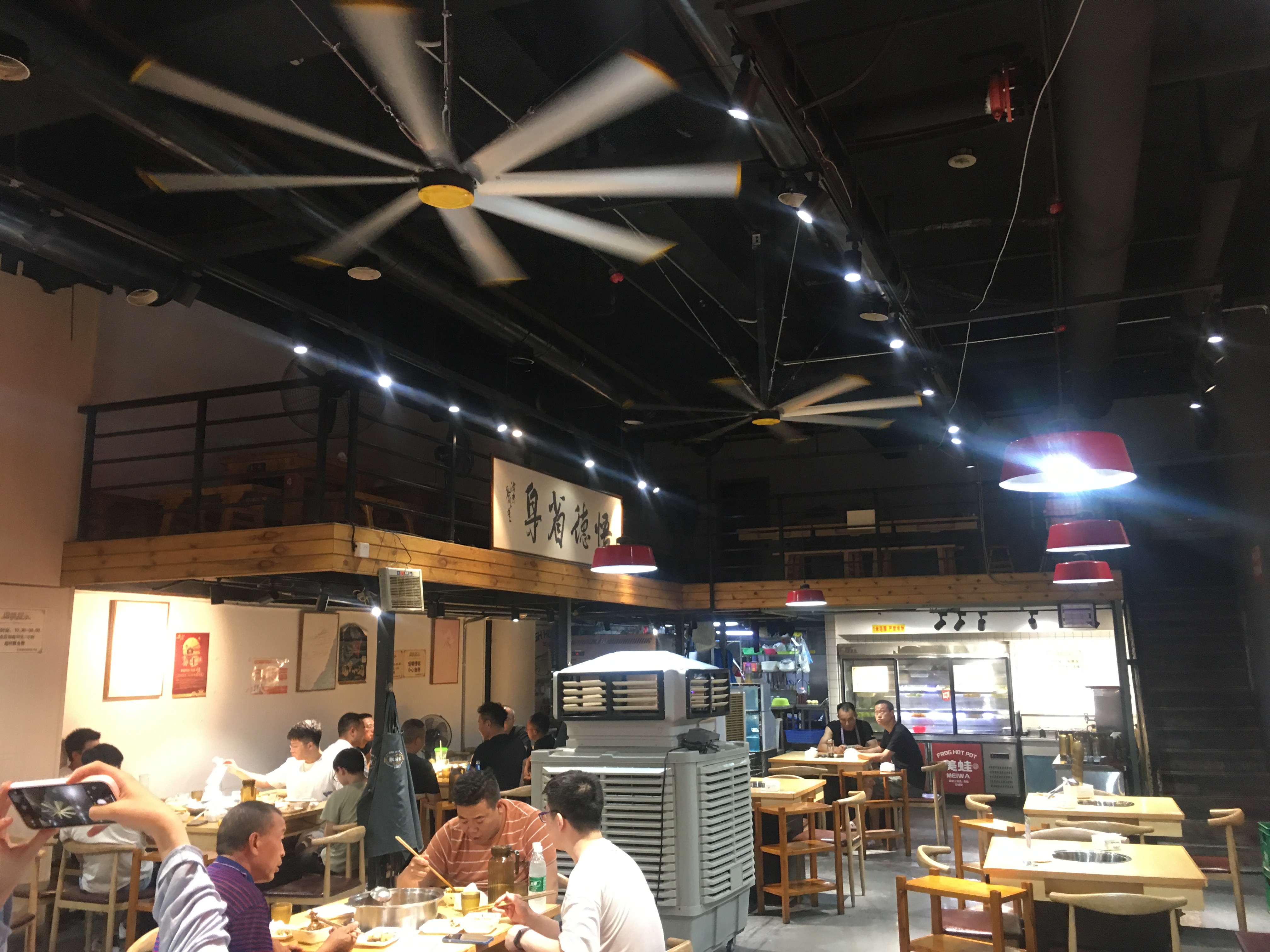 380V/220V Voltage 2.4m 8FT PMSM Motor HVLS Ventilation Fan For Restaurant Air Cooling