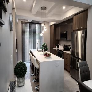 Quality Customized Veneer Color YALIG Modular Kitchen Cabinets with Blum Hardware and Drawers for sale