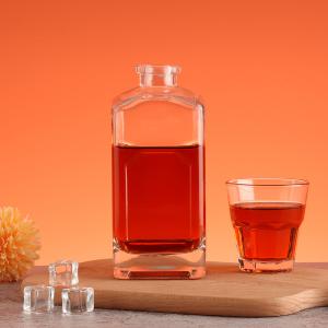 Whisky Vodka Rum Spirits Glass Bottle with Screw Cap and Decal Surface in 700ml