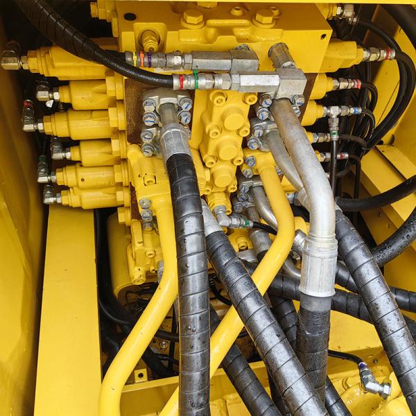 Used Komatsu Pc200-8 Earth Moving Excavator Middle With Efficient Engine