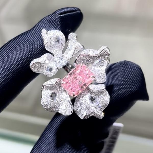 18k Radiant Shape Luxury Design Ring Lab Grown Pink Diamond Ring Beautiful Design For Party For Banquet