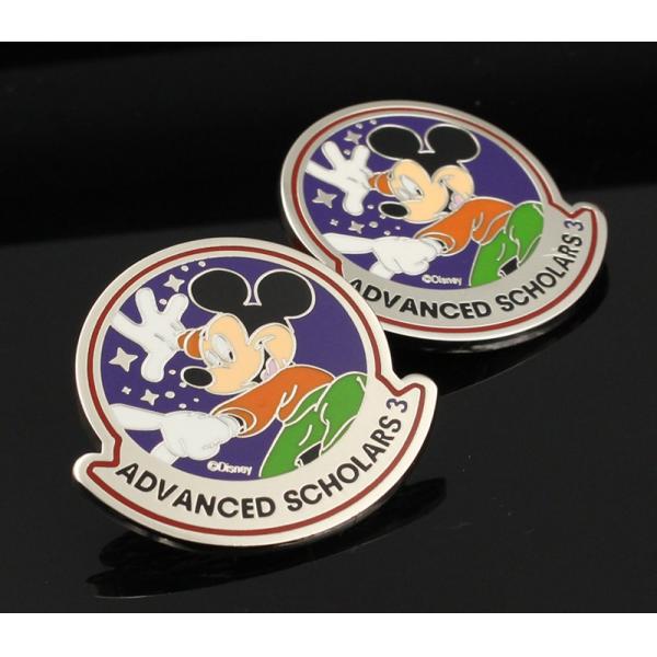 Customized zinc alloy brooch pin enterprise logo emblem staff cloisonne blue cartoon badge