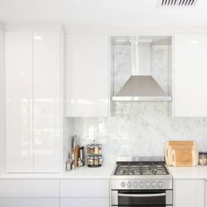 Moisture proof Open Handless Lacquer Kitchen Cabinet For Apartment