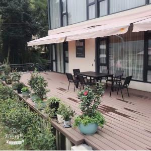 Hollow Modern Waterproof WPC Decking Total Solution for Swimming Pool