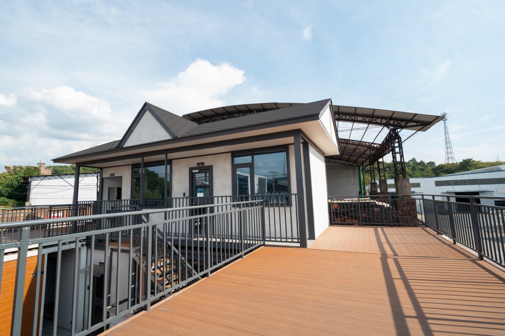 Factory Directly Sell Lightweight Steel Structure Triangle Frame Prefabricated Tiny Triangular Modern Customizable House