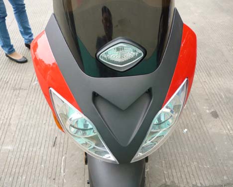 Double Headlights Gas Scooters For Adults , Street Legal Motor Scooters Fully Assembled