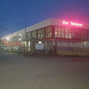 Customized Steel Structure Exhibition Hall Moisture Proof Metal Warehouse