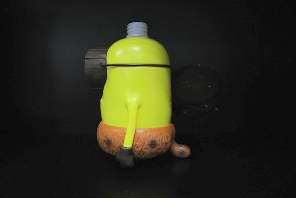 Hawail Style Minions Cartoon Shampoo Bottle With Cute Weapon Yellow / Brown Color