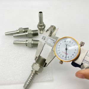 China Npt Male Thread 15611 Brake Oil Hose With Fittings on sale