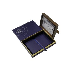 Art Paper Luxury Packaging Box With UV Coating Hot Foil Stamping