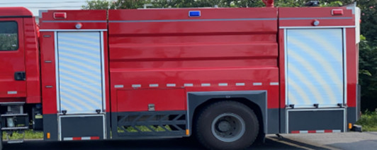 SINOTRUK 8000 Liter Water Tank Fire Truck 6 Seats Rear Drive Diesel 4×2 Manual Transmission
