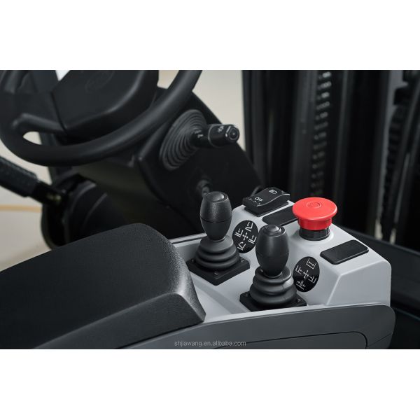 BYD's Four Pivot Balance Weight 1.6-1.8 Ton Pure Electric Forklift For Single Drive