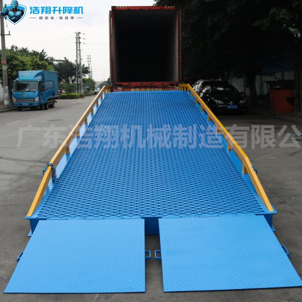 10T-10M Regular Blue Portable Hydraulic Dock Ramp For Forklifts Loading And