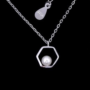 Quality Hexagon Shape Silver Pearl Necklace Elegant 925 Silver For Young Lady for sale
