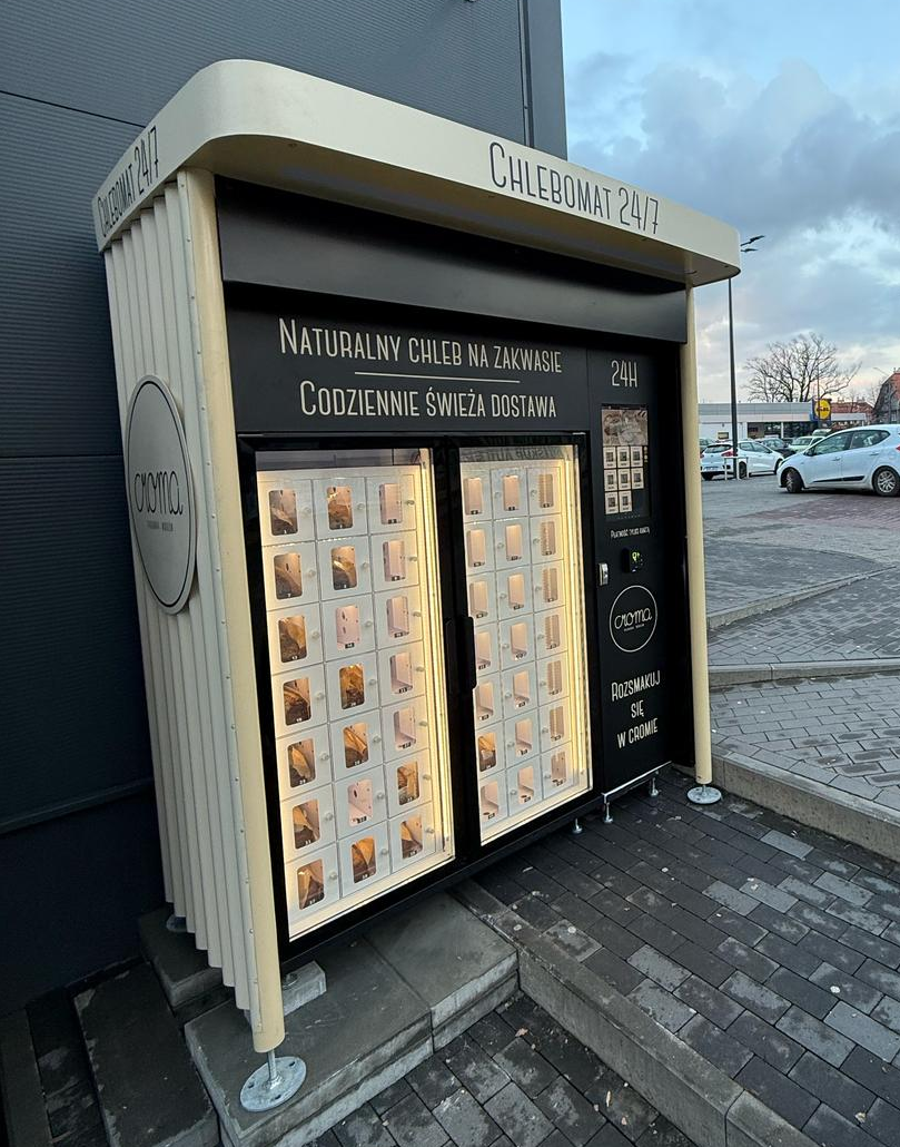 Outdoor Bakery Vending Machine with 22-Inch Touchscreen and 42 Lockers