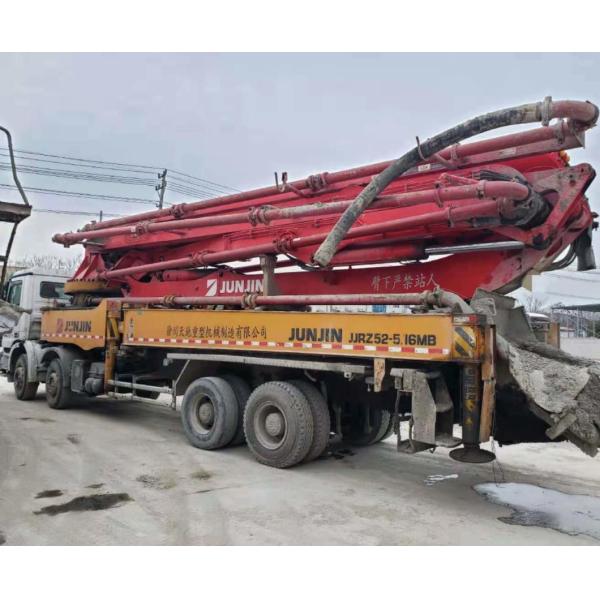 Red 2011 Junjin 52m on Benz. Euro III Used Concrete Pump Vibrating Amplitude 2.6mm