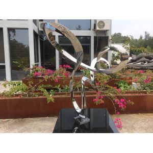 Outdoor Abstract Small Garden Sculptures , Modern Stainless Steel Sculpture