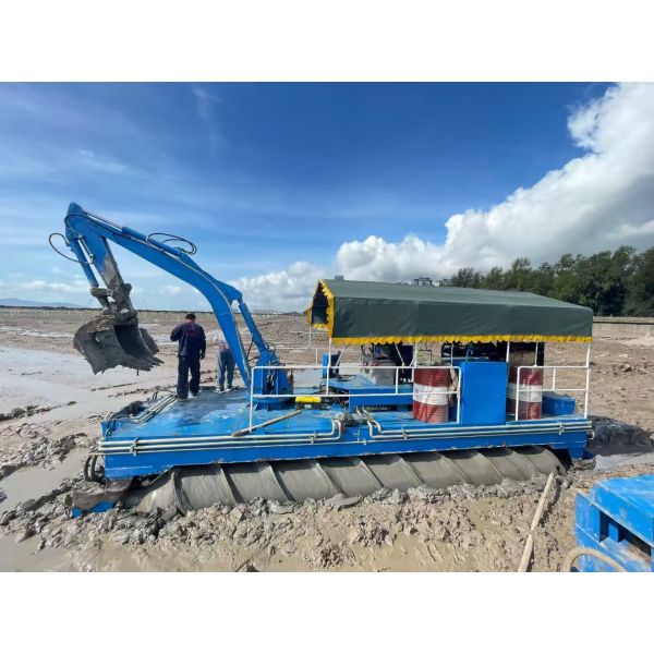 Self Propelled Amphibious Dredger 6.5m Dredging Depth 40 Inch Draught