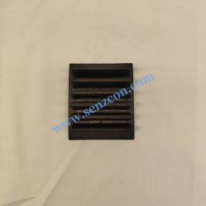 The factory customizes black pulp molding bases for high-quality essence liquids