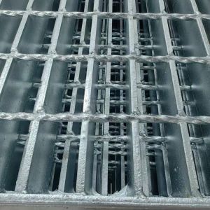 1.8m Industrial Steel Grating Crowd Control Fencing Alloy Plate Round Pattern