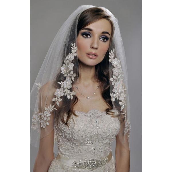 Elegant Customized Wholesale Two Layers Tulle Appliqued Lace Short Bridal Wedding Veil With Hair Comb