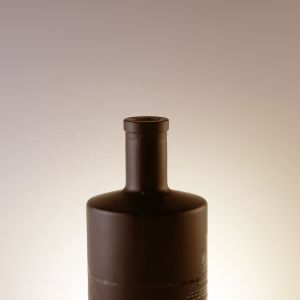 500ml 750ml Empty Glass Bottle with Cork Customized Varnish Vodka Tequila Liquor