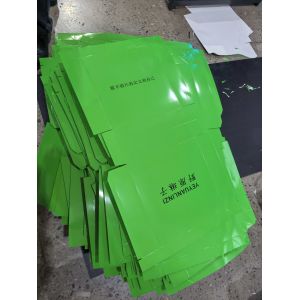 Fully automatically crease-free sheet feeding paper bag making machine