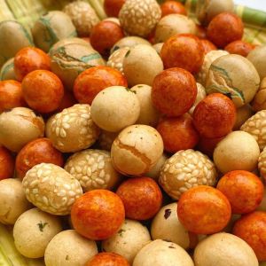 Crispy Roasted Sesame peanut ball snack Mixed Peanuts Crackers