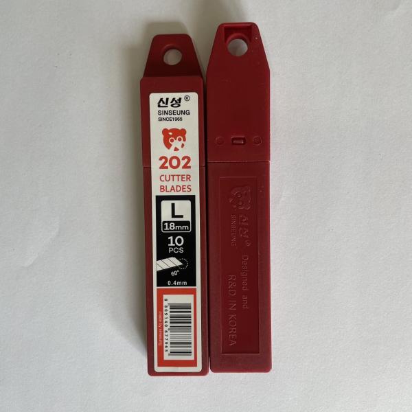 Buy 18mm Knife Blades Snap Off Razor Blades Cutting Knives With 0.4mm Thickness at wholesale prices