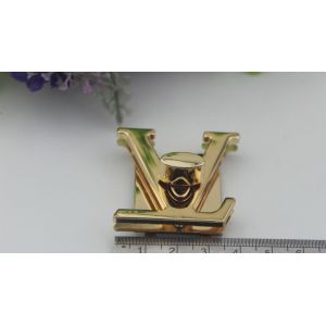 High polished zinc alloy gold plated V letters handbag twist lock