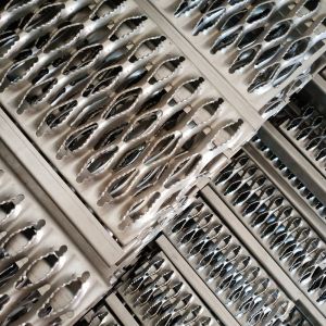 Galvanized Steel Anti-Slip Safety Grating Diamond Hole Walkway Plank