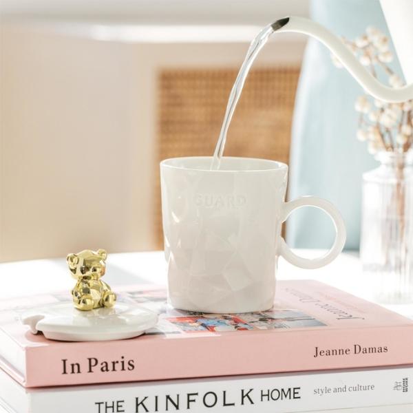 Premium Ceramic Mug Set with Golden Teddy Bear Lid Little Bear Girls Ceramic Cup and Spout 300ml