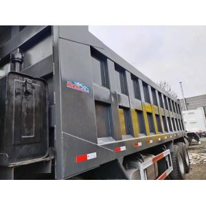 Second Hand Tipper Trucks Black Color 371hp 8×4 HOWO ZZ3317 Flat Roof Cabin