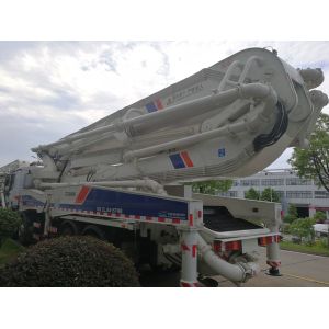 Zoomlion 52m Used Concrete Truck Pump with Semi-Dry Shotcrete Type and Benz